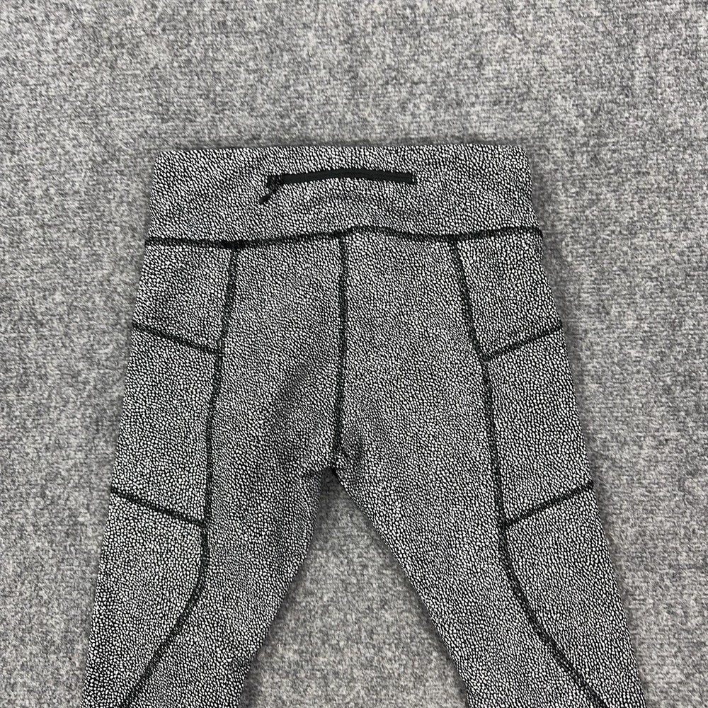 Lululemon Pants Womens 6 Black White Spotted Ankle Leggings Pockets Yoga Gym - Picture 13 of 15